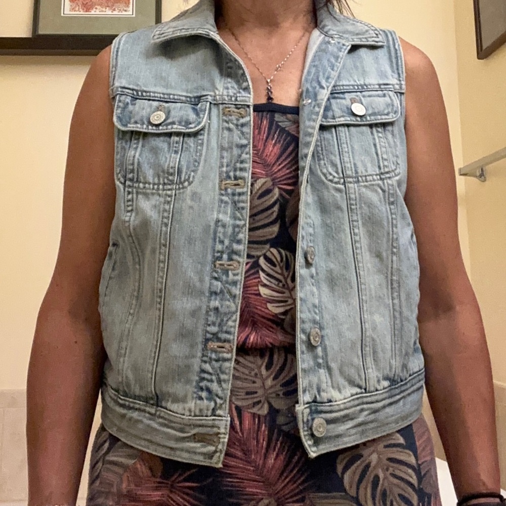 Chaps sleeveless denim vest. SZ S. 100% cotton